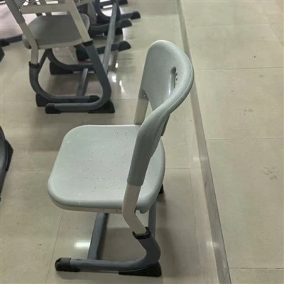 Bancos para assentos em sala de aula